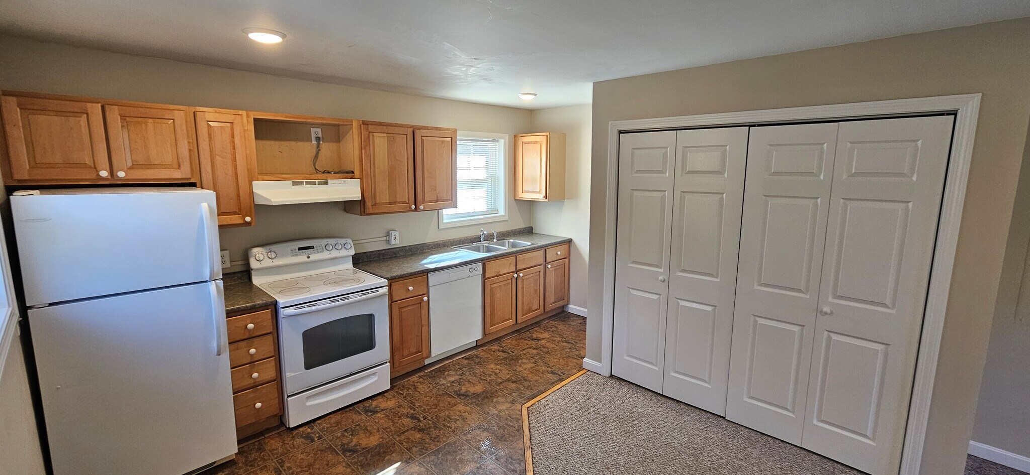 Building Photo - 192 Greystone Dr