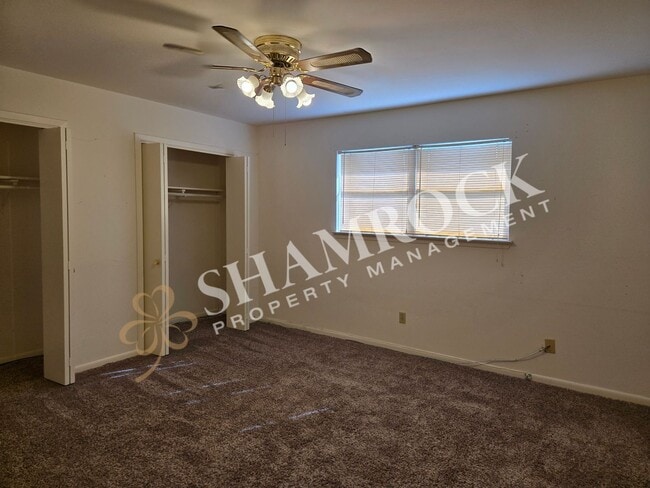 Building Photo - 2/1 Triplex in Waco ISD!