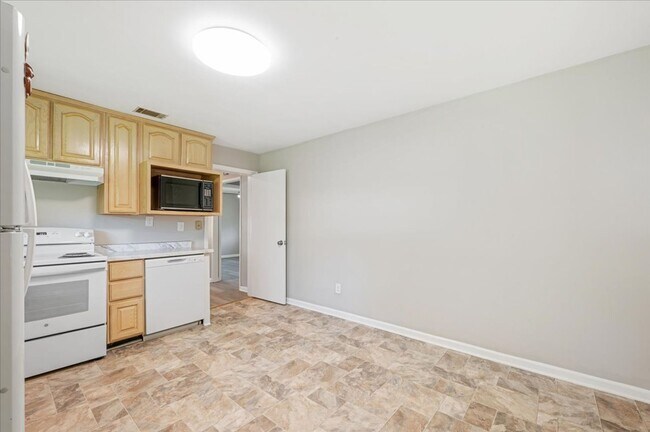 Building Photo - Recently Renovated 2-Bedroom Home – 1.5 Mi...