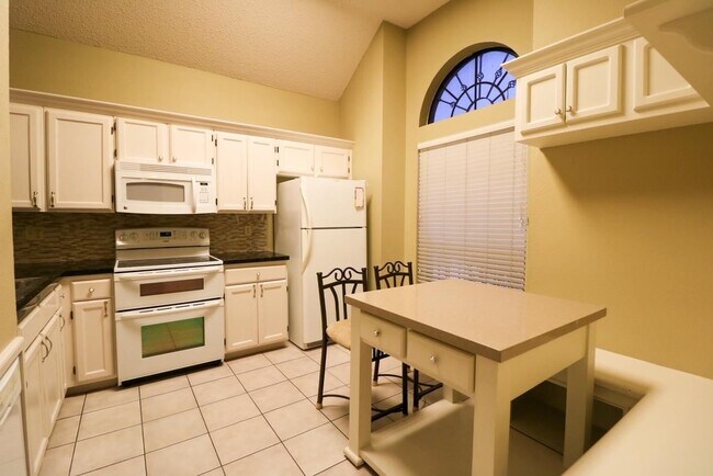 Building Photo - 1402 Longhorn Dr