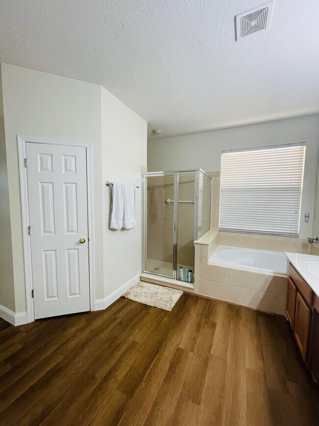 Building Photo - 5536 Burlwood Dr