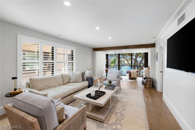 Building Photo - 3135 Riviera Dr