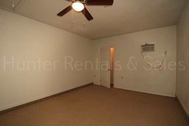 Building Photo - Rent Me Now!