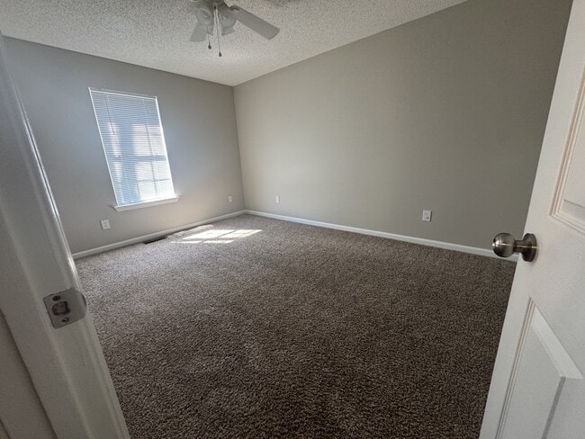 Building Photo - 132 Cove Ln