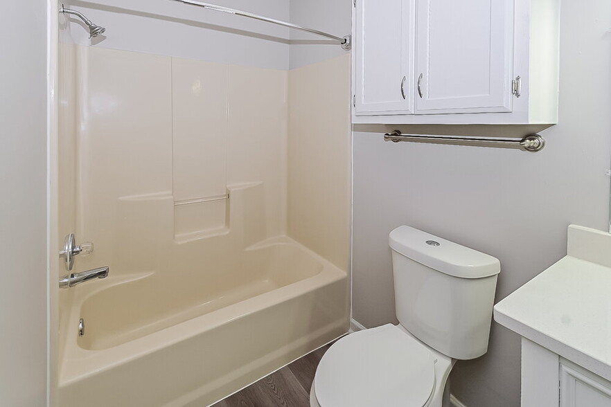 Building Photo - 10873 E Ridge Dr