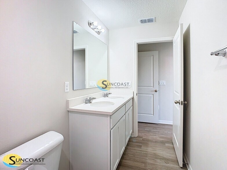 Building Photo - 3821 SW 43rd Ct