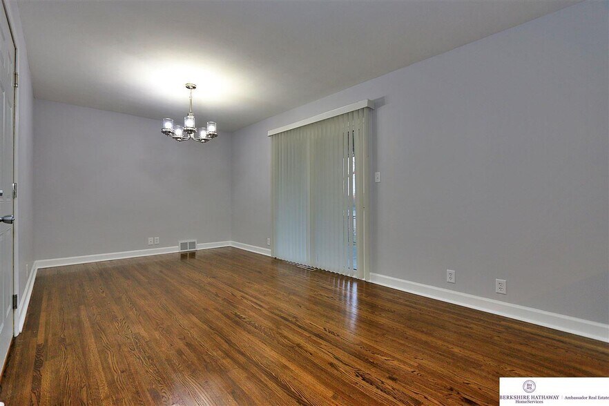 Family Room/ Dinning Area - 2329 S 125th Ave