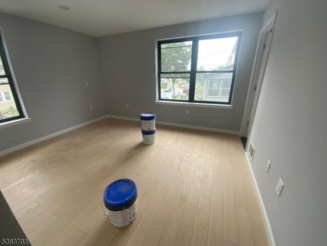 Building Photo - 323 Montclair Ave