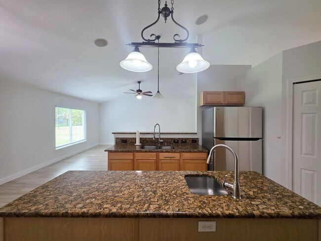 Building Photo - Beautiful 4 Bedroom in Gated Compass Pointe