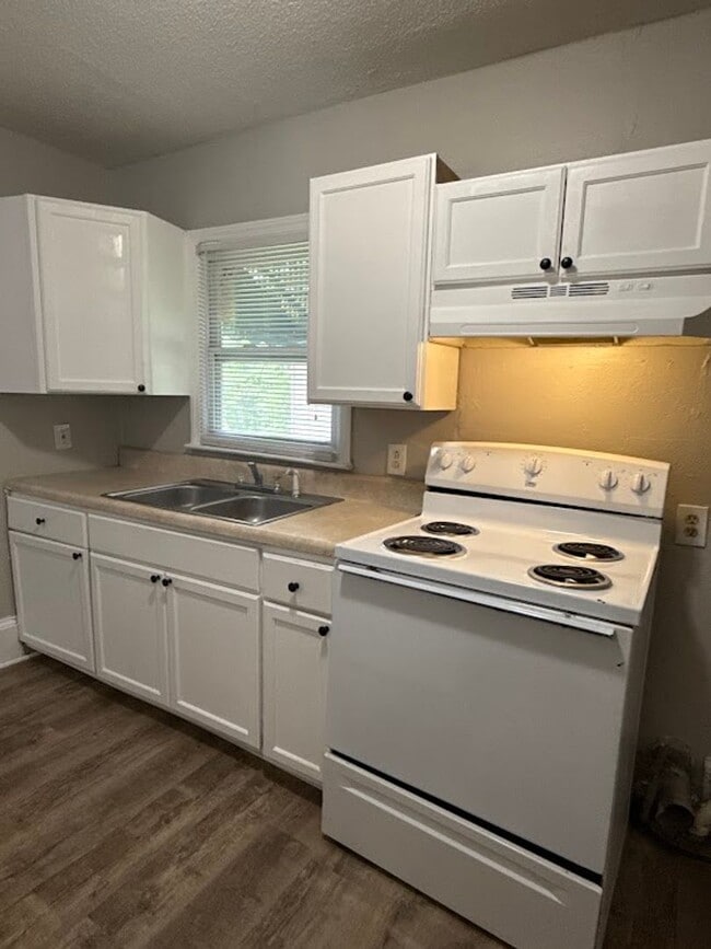 Building Photo - 4 Bed 1 Bath in Atlanta! $500 off for the first month rent!