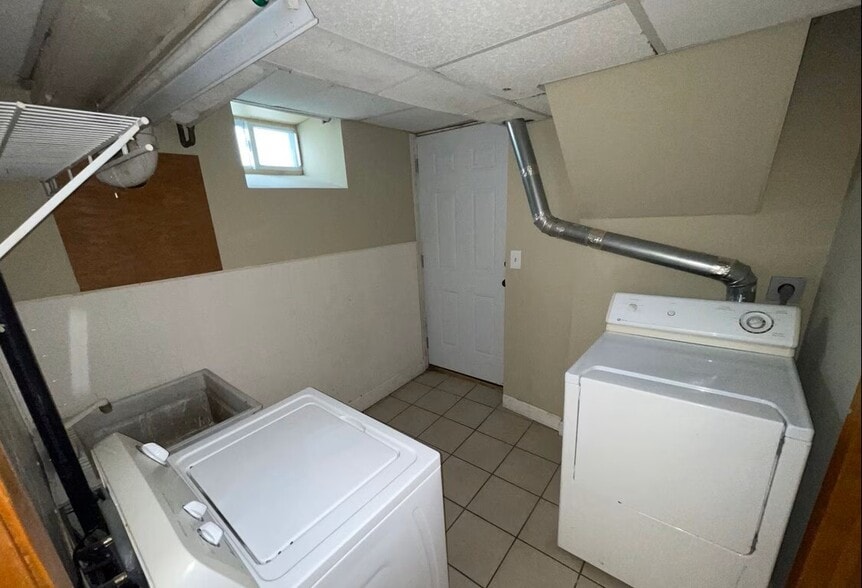 Building Photo - 1121 7th St SE