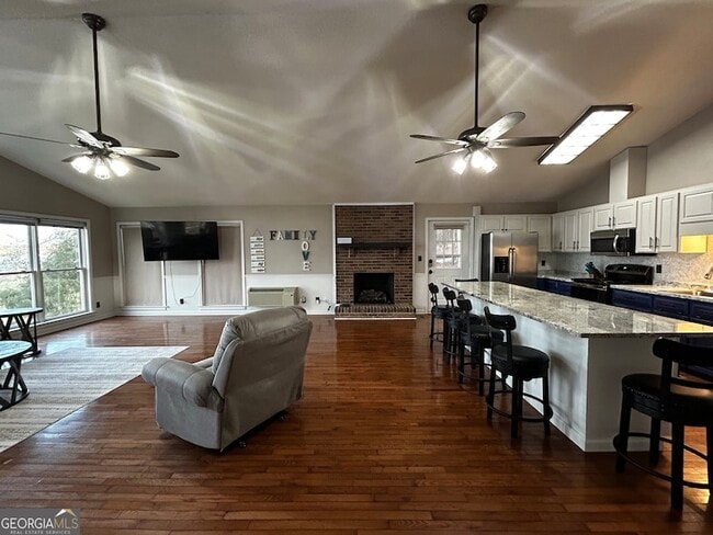 Building Photo - 1550 Shady Oaks Ln