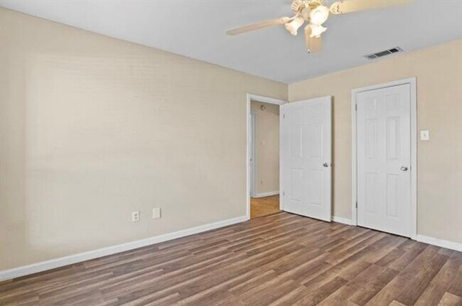 Building Photo - 6704 Bellehaven Dr