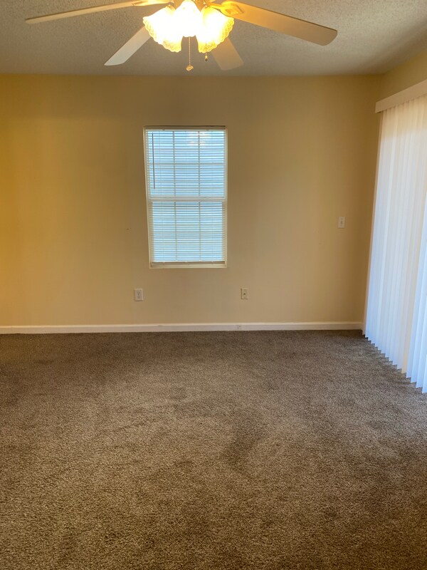 Building Photo - 400 Cambridge Cir