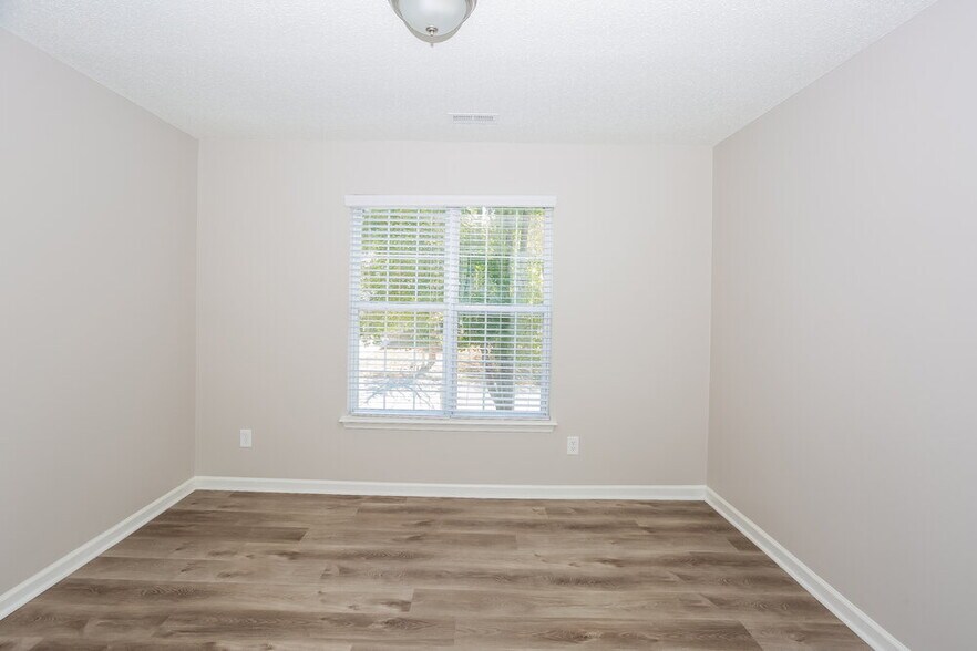 Building Photo - 5511 Chasewind Dr