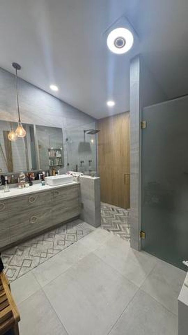 Building Photo - 672 NW 45th Ave