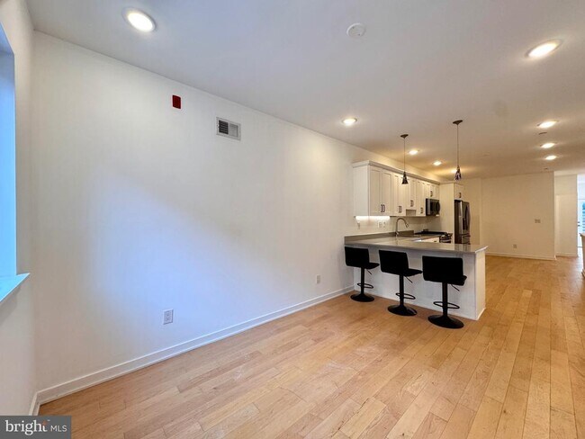 Building Photo - 966 N Marshall St