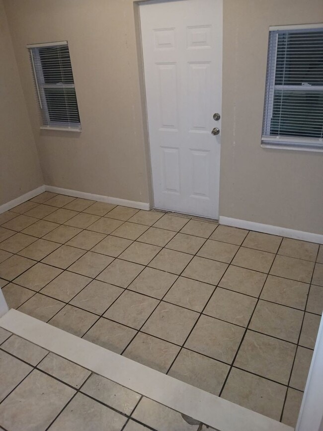Building Photo - 1721 Active