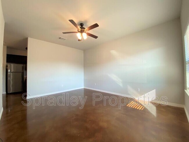 Building Photo - 1006B Sparrow Cove