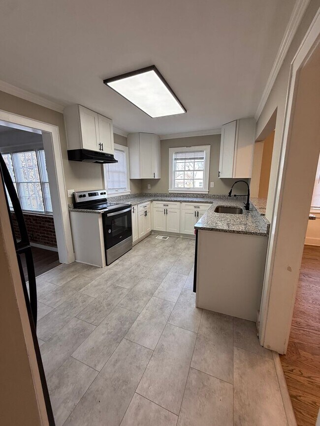 Building Photo - 287 E Eastland St