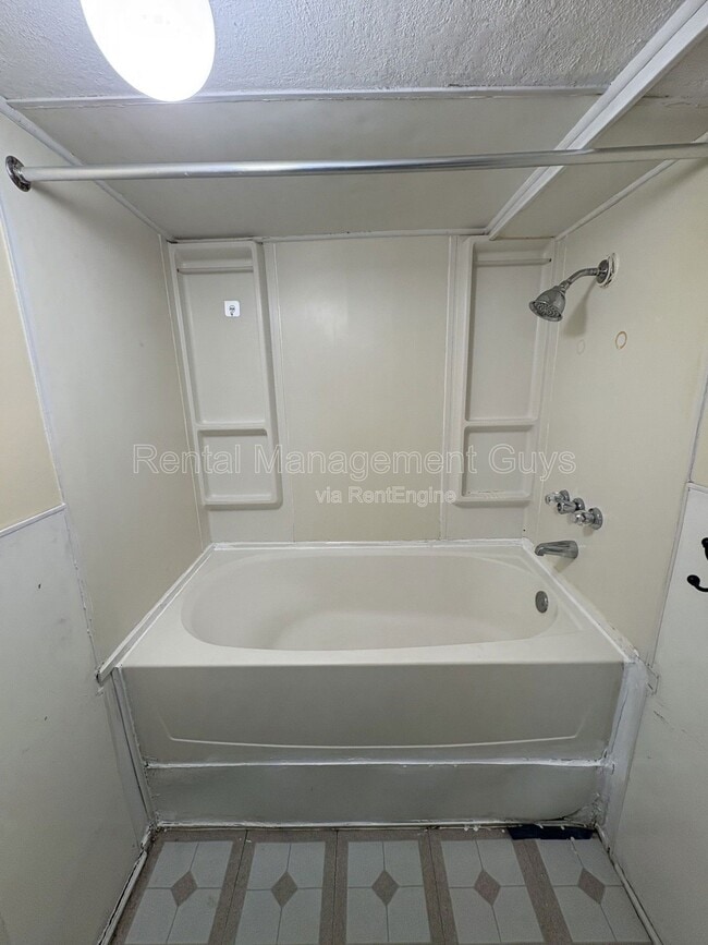 Building Photo - 529 Stryker Ave