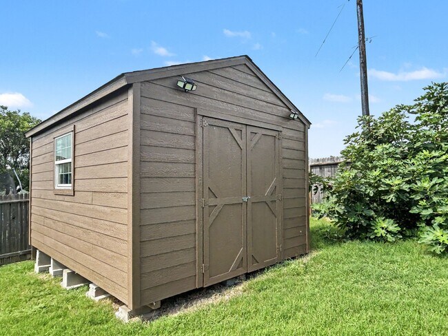 Building Photo - Spacious 4-Bedroom w/ Loft - Far West San Antonio