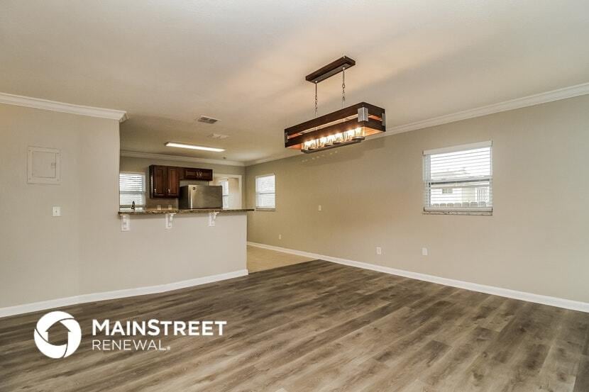 Building Photo - 701 Palm Springs Dr