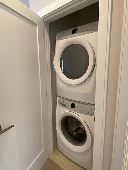 Building Photo - 32 Cummins Hwy