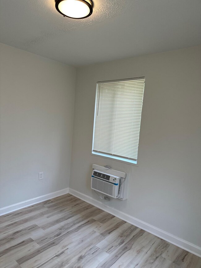Building Photo - 3 Bed 1 Bath SW DC