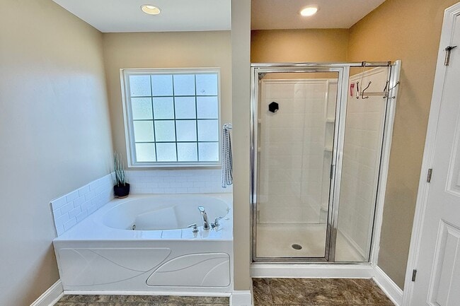 Building Photo - 470 Briarcrest Dr NE