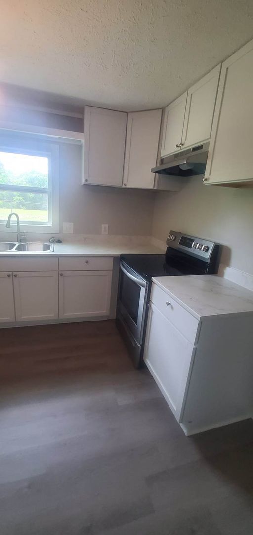 Building Photo - New Brockton!!!