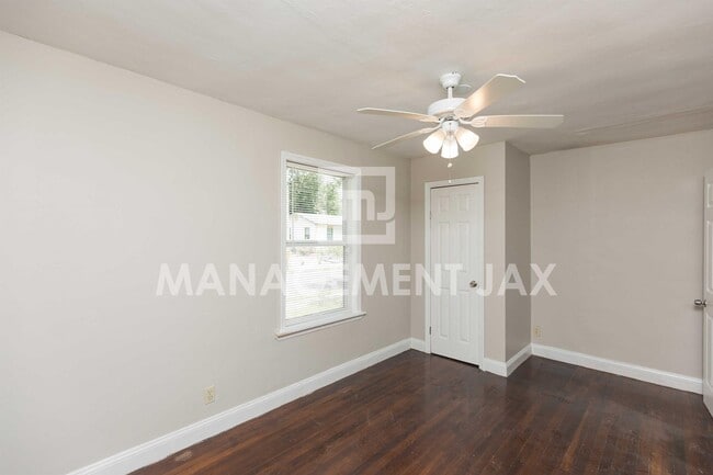 Building Photo - 1458 Royal Ct Ln