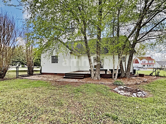 Building Photo - 3532 Dorothy Dr