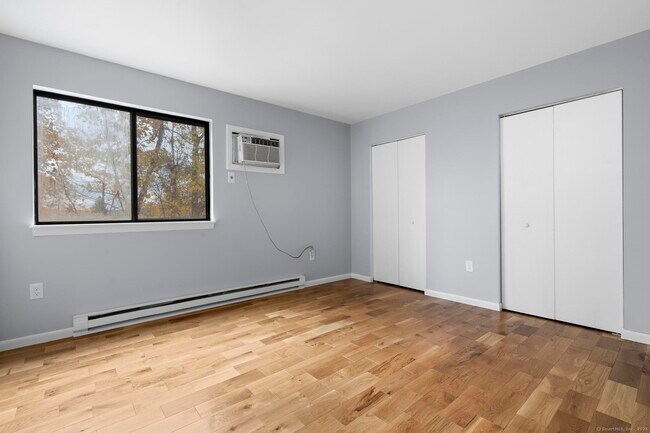 Building Photo - 23 Shirley St