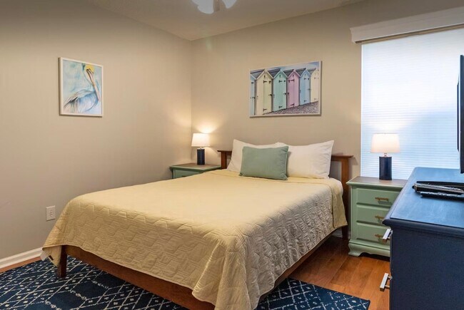 Building Photo - 5340 4th St