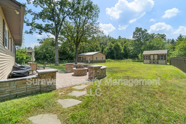 Building Photo - 425 Hay Rd