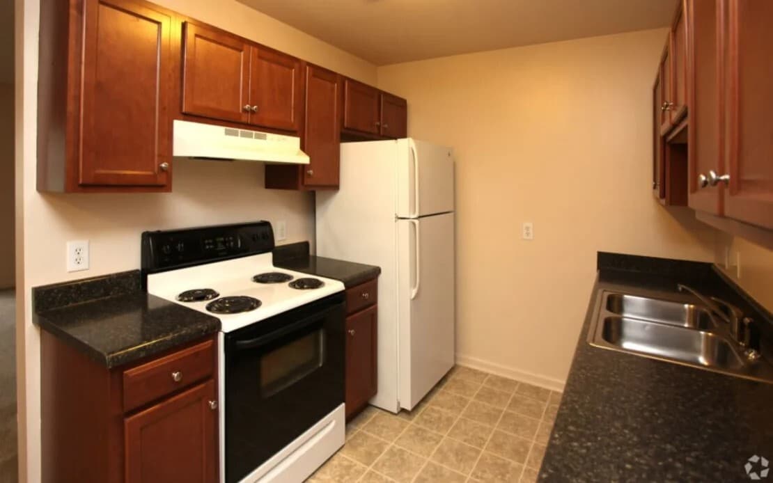 Kitchen - Legacy on Elm Apartments