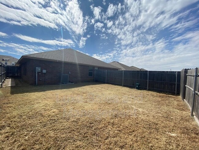 Building Photo - 737 SW 13th St