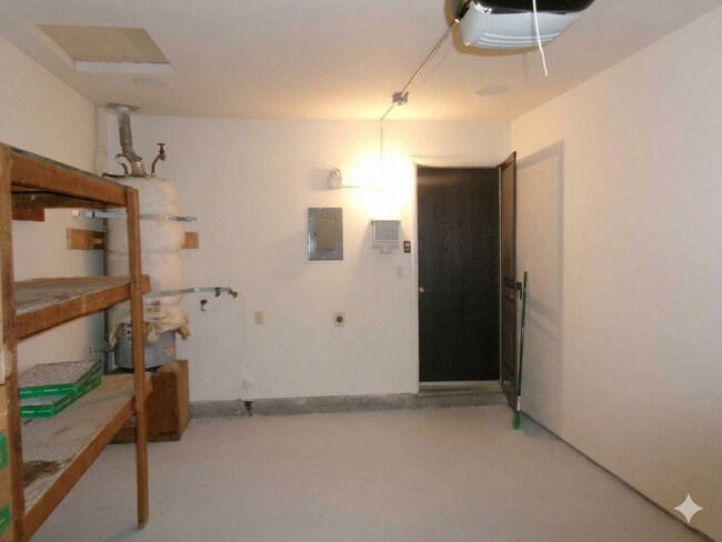 Building Photo - 9685-9687 Lake Natoma Dr
