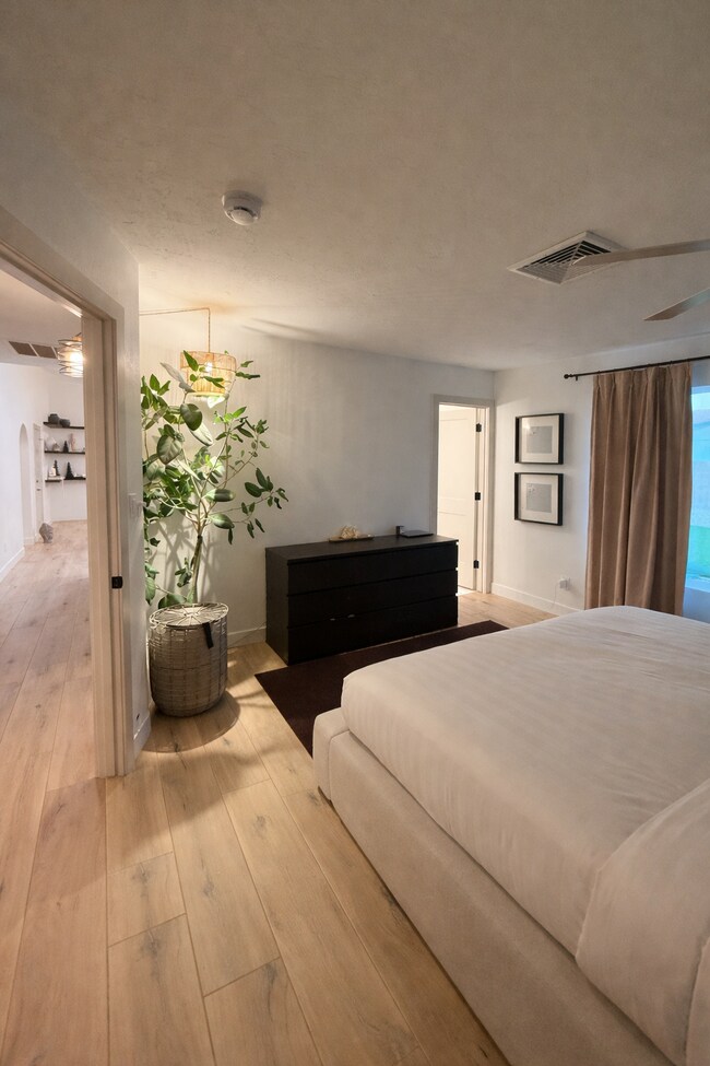 Building Photo - 948 E Grandview St