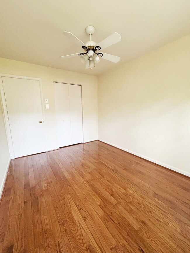 Building Photo - 5107 Cliffhaven Dr