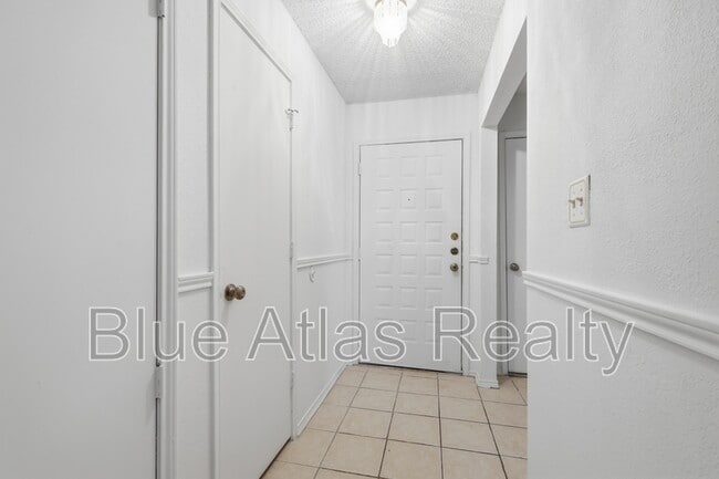 Building Photo - 4101 Gentle Springs Dr