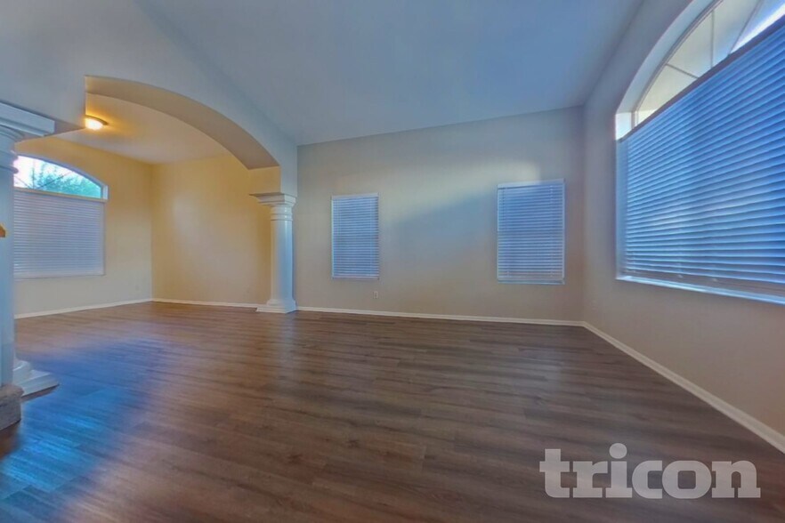 Building Photo - 11619 W Cyprus Dr