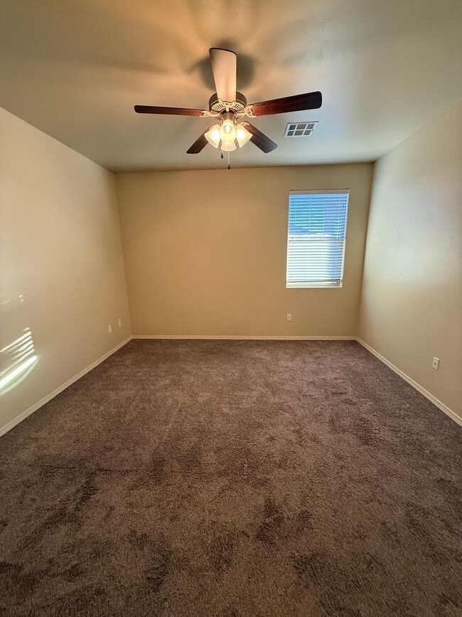 Building Photo - Charming 3BD/2.5BA with Garage in Legends West - Available Now!