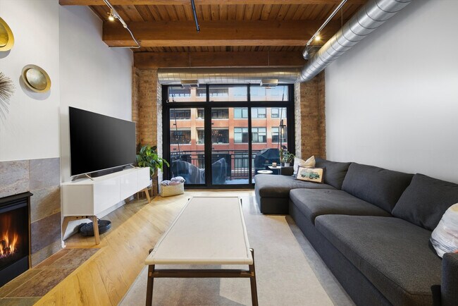 Building Photo - 520 W Huron St