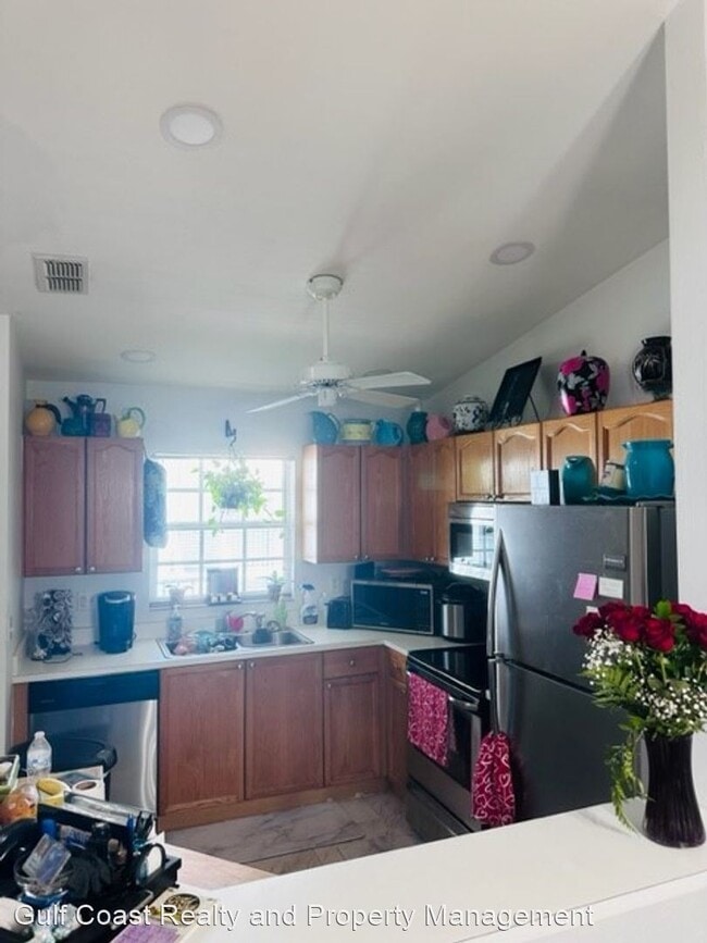 2 br, 2 bath House 28230 Pine Haven Way 70 28230 Pine Haven Way