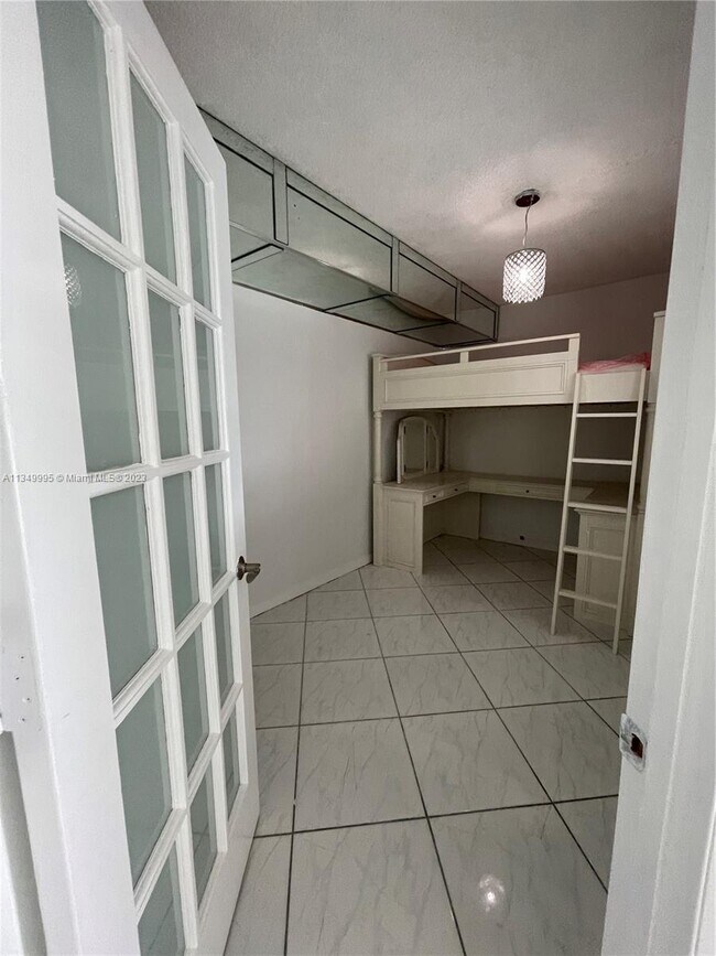 Building Photo - 825 Brickell Bay Dr