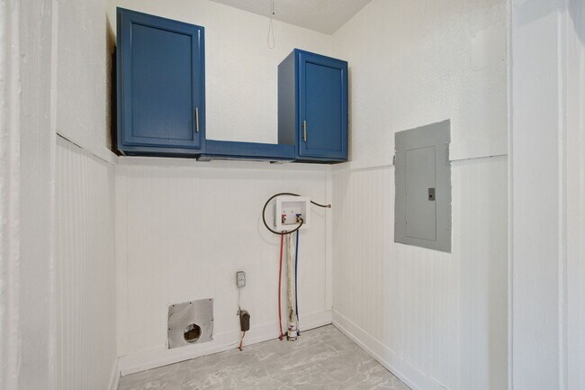 Building Photo - 2607 Madden Dr