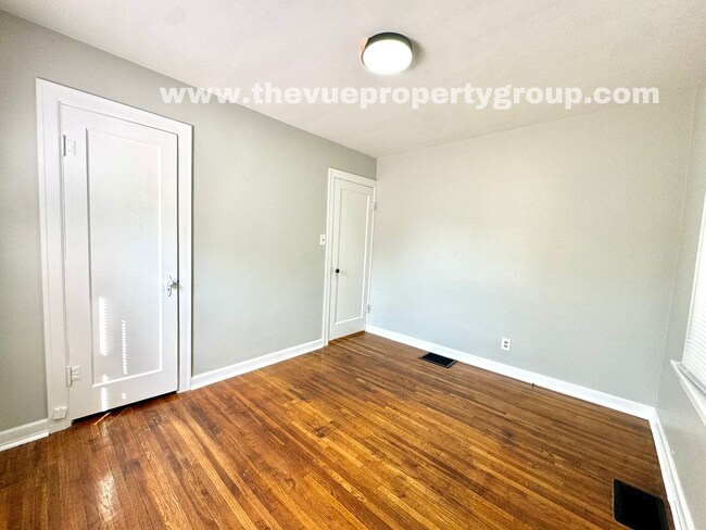 Building Photo - MOVE IN SPECIAL! Move in this November and...