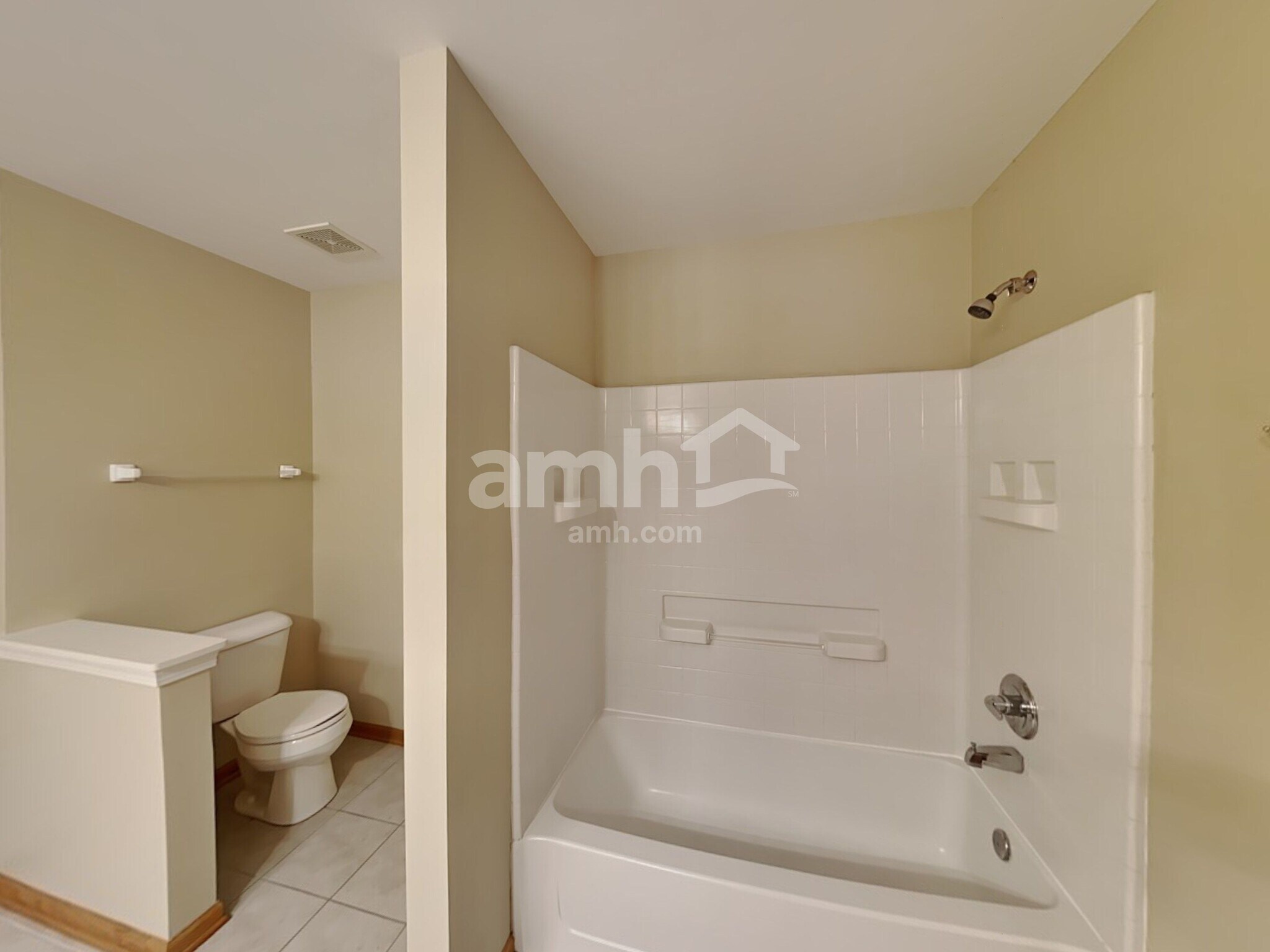 Building Photo - 1007 Angelica Cir